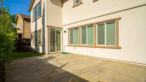Exterior - 270 Heritage Ln, Dixon, CA 95620 photo 5 of 10