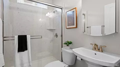 Bath - 270 Heritage Ln, Dixon, CA 95620 photo 1 of 5