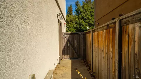 Exterior - 270 Heritage Ln, Dixon, CA 95620 photo 10 of 10