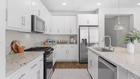 Kitchen - 270 Heritage Ln, Dixon, CA 95620 photo 3 of 4