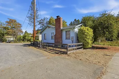 2875 W Steele Ln, Santa Rosa, CA 95403