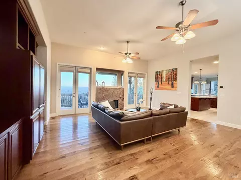 702 Montebello Dr, Santa Rosa, CA 95403