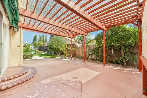 Exterior - 3018 Pinyon Ct, Fairfield, CA 94533 photo 2 of 10