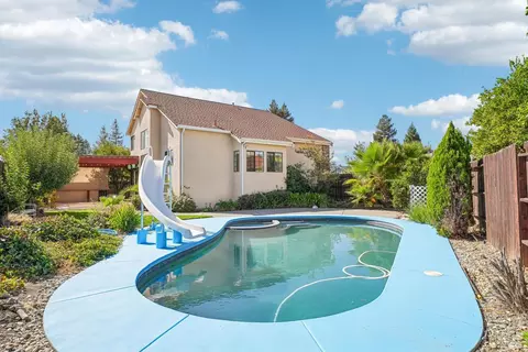 Exterior - 3018 Pinyon Ct, Fairfield, CA 94533 photo 8 of 10