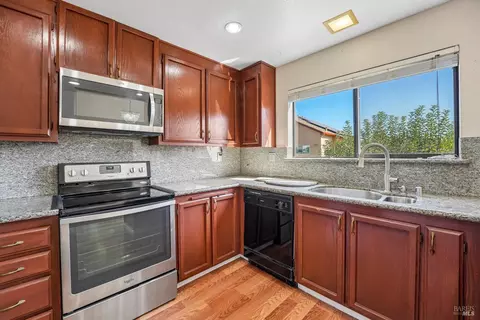 Kitchen - 3018 Pinyon Ct, Fairfield, CA 94533 photo 2 of 5