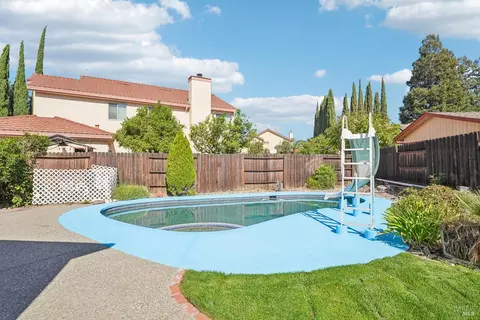 Exterior - 3018 Pinyon Ct, Fairfield, CA 94533 photo 6 of 10