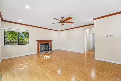 Living - 3018 Pinyon Ct, Fairfield, CA 94533 photo 11 of 12
