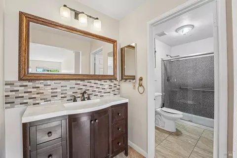 Bath - 3018 Pinyon Ct, Fairfield, CA 94533 photo 3 of 5