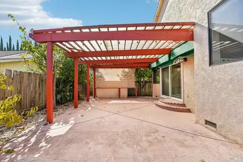 Exterior - 3018 Pinyon Ct, Fairfield, CA 94533 photo 4 of 10