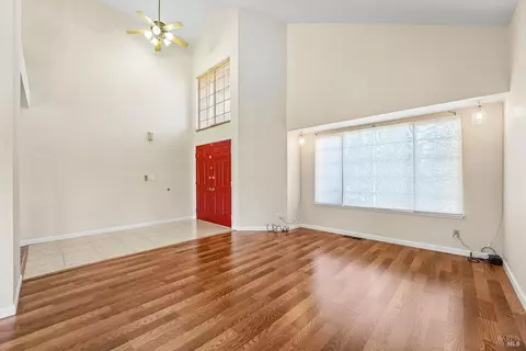 Living - 3018 Pinyon Ct, Fairfield, CA 94533 photo 2 of 12