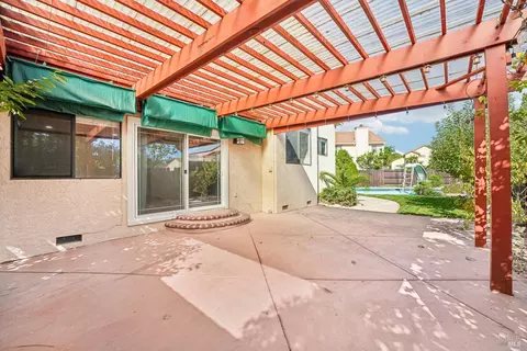 Exterior - 3018 Pinyon Ct, Fairfield, CA 94533 photo 3 of 10