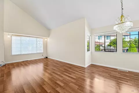 Living - 3018 Pinyon Ct, Fairfield, CA 94533 photo 5 of 12