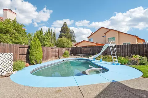 Exterior - 3018 Pinyon Ct, Fairfield, CA 94533 photo 7 of 10