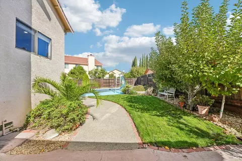 Exterior - 3018 Pinyon Ct, Fairfield, CA 94533 photo 5 of 10