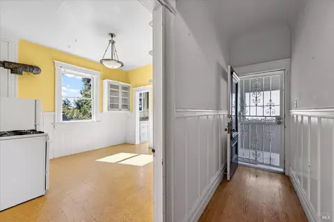 Entry Way - 635-637 Georgia St, Vallejo, CA 94590 photo 4 of 4