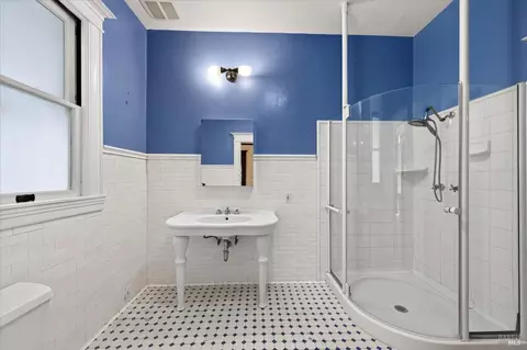 Bath - 635-637 Georgia St, Vallejo, CA 94590 photo 1 of 3