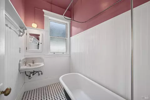 Bath - 635-637 Georgia St, Vallejo, CA 94590 photo 3 of 3