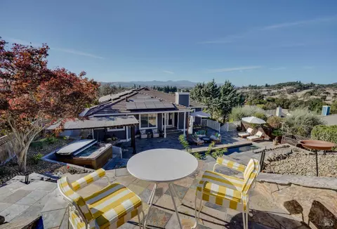 Exterior - 106 Quarry Dr, Napa, CA 94559 photo 4 of 5