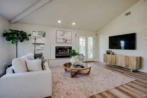 Living - 106 Quarry Dr, Napa, CA 94559 photo 2 of 4