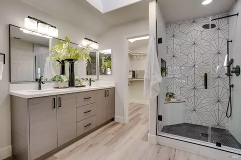 Bath - 106 Quarry Dr, Napa, CA 94559 photo 1 of 4