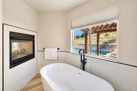 Bath - 106 Quarry Dr, Napa, CA 94559 photo 1 of 1