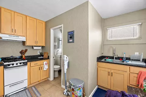Kitchen - 553 Pacific Ave, Alameda, CA 94501 photo 3 of 4