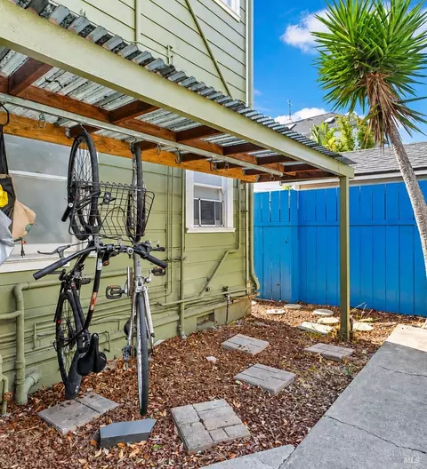Exterior - 553 Pacific Ave, Alameda, CA 94501 photo 4 of 4