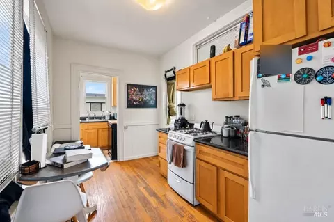 Kitchen - 553 Pacific Ave, Alameda, CA 94501 photo 4 of 4