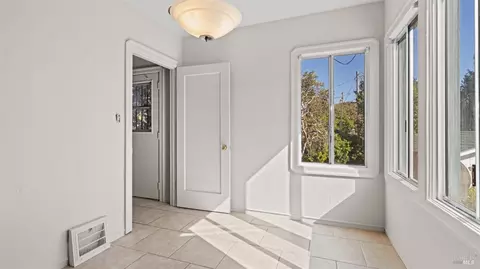 Entry Way - 426 Glenn St, Vallejo, CA 94590 photo 1 of 1