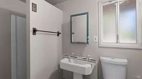 Bath - 426 Glenn St, Vallejo, CA 94590 photo 3 of 3