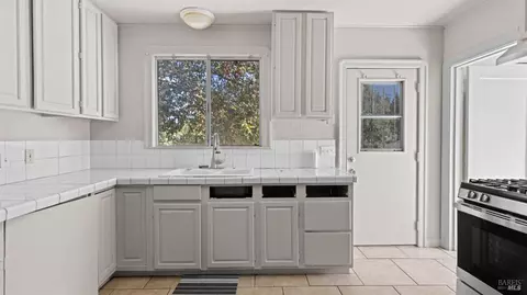 Kitchen - 426 Glenn St, Vallejo, CA 94590 photo 2 of 2