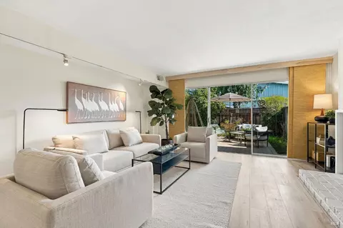 23 Royal Ct, San Rafael, CA 94901