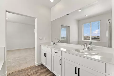 Bath - 2629 Briones Dr, Fairfield, CA 94533 photo 2 of 3