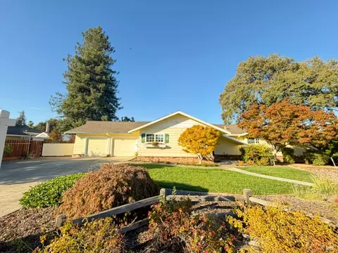 2303 Oak Knoll Dr, Santa Rosa, CA 95403