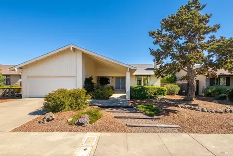 8826 Oakmont Dr, Santa Rosa, CA 95409