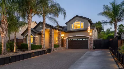 396 Maduro St, Windsor, CA 95492