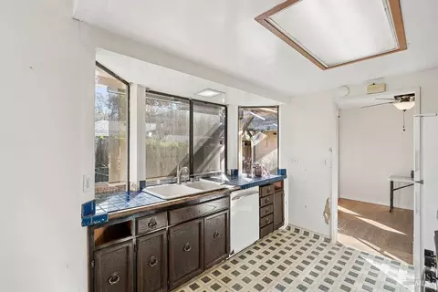 Kitchen - 1160 Oakwood Ave, Vallejo, CA 94591 photo 5 of 5