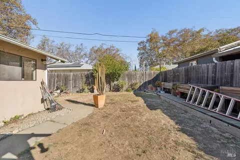 Exterior - 1160 Oakwood Ave, Vallejo, CA 94591 photo 5 of 6
