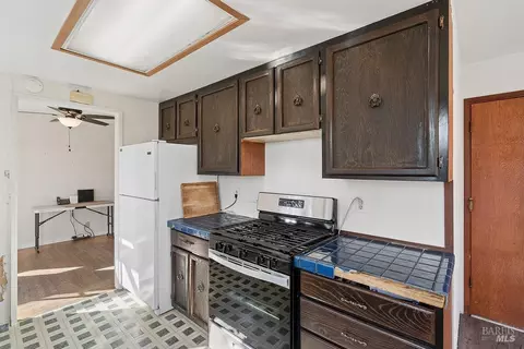 Kitchen - 1160 Oakwood Ave, Vallejo, CA 94591 photo 3 of 5