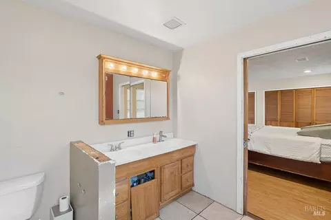 Bath - 1160 Oakwood Ave, Vallejo, CA 94591 photo 3 of 4