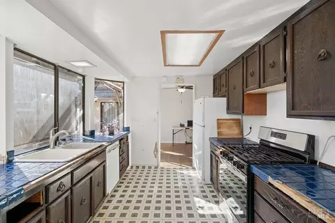 Kitchen - 1160 Oakwood Ave, Vallejo, CA 94591 photo 2 of 5