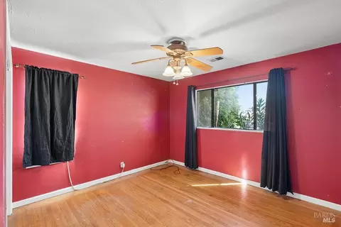 Bedroom - 1160 Oakwood Ave, Vallejo, CA 94591 photo 1 of 5