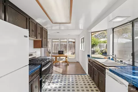 Kitchen - 1160 Oakwood Ave, Vallejo, CA 94591 photo 1 of 5