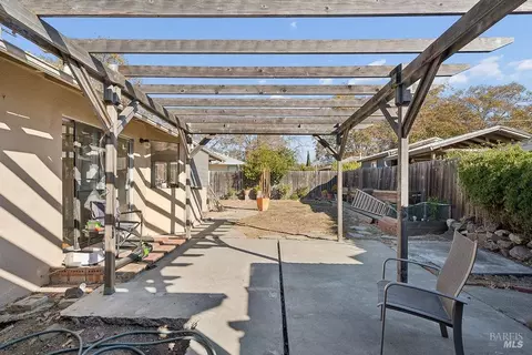 Exterior - 1160 Oakwood Ave, Vallejo, CA 94591 photo 3 of 6