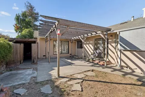 Exterior - 1160 Oakwood Ave, Vallejo, CA 94591 photo 4 of 6