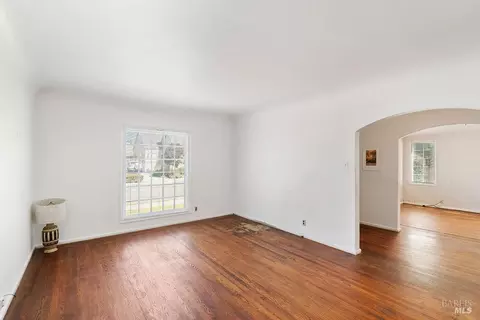 Living - 105 Morningside Ave, Vallejo, CA 94590 photo 3 of 4