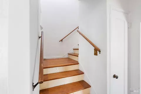 Entry Way - 105 Morningside Ave, Vallejo, CA 94590 photo 2 of 3