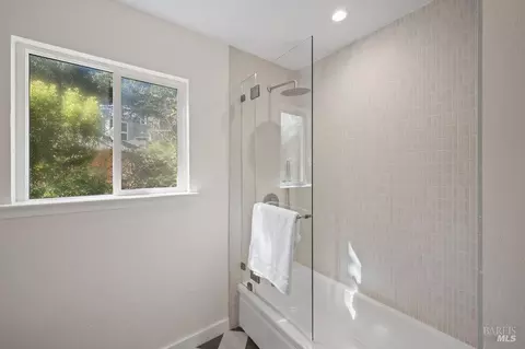Bath - 436 Live Oak Dr, Mill Valley, CA 94941 photo 3 of 4