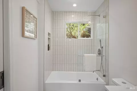 Bath - 436 Live Oak Dr, Mill Valley, CA 94941 photo 2 of 4