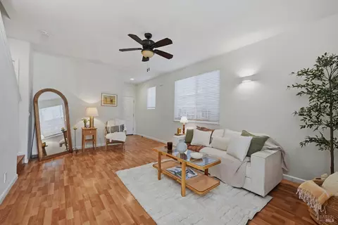 5245 Poe Ct, Santa Rosa, CA 95403